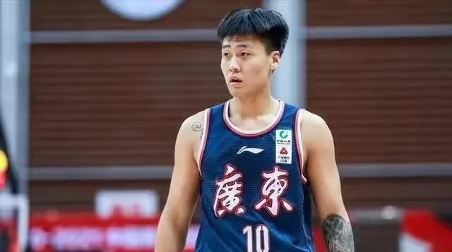 美女尿尿
